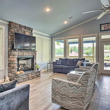 Lakefront Home With Outdoor Living, Kayaks And Dock!-2