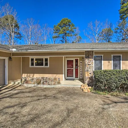 < 1 Mi To Lake: Hot Springs Village Escape W/ Deck-2