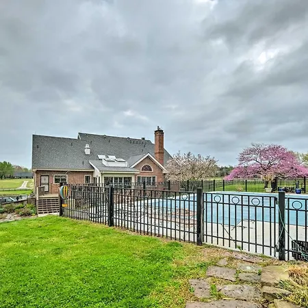 Peaceful Fayetteville Getaway - Pets Welcome!-3