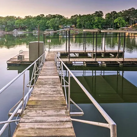 Dock, Hot Tub & Kayaks: Luxe Hot Springs Lakehouse-3