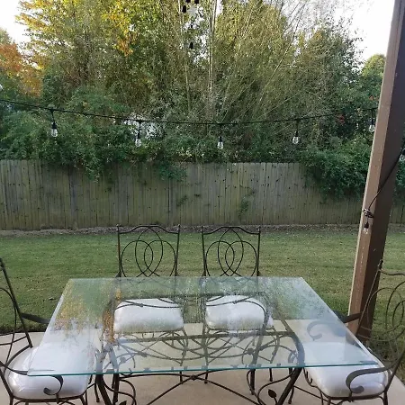 Spacious 3 Bedroom Gem With Lighted Patio-3