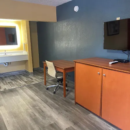 Economy Inn Hot Springs-3
