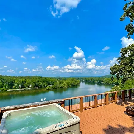 Lovely Hot Springs Escape With Deck And Hot Tub!