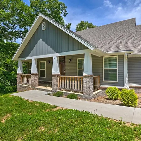 Pet-Friendly Bella Vista Home With Deck And Yard!-3