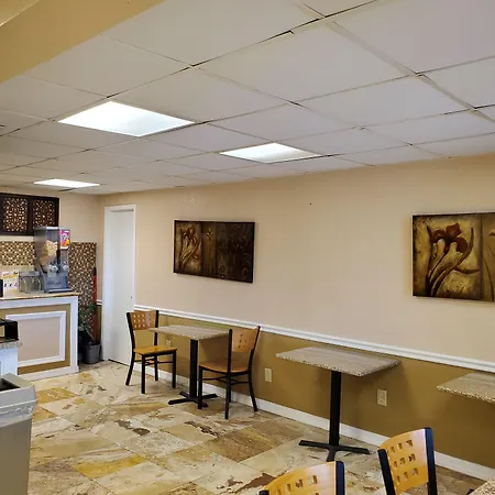 Super 8 By Wyndham Little Rock/North/Airport-3