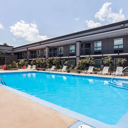 Clarion Inn & Suites Russellville I-40-3