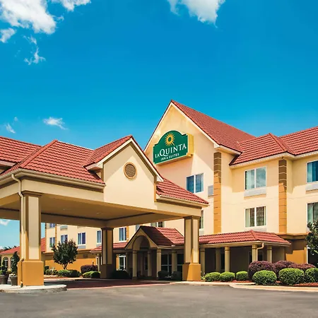 Best Russellville Hotels For Families With Kids