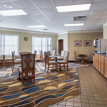 Econo Lodge-3