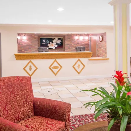 Days Inn By Wyndham Lake Village-2