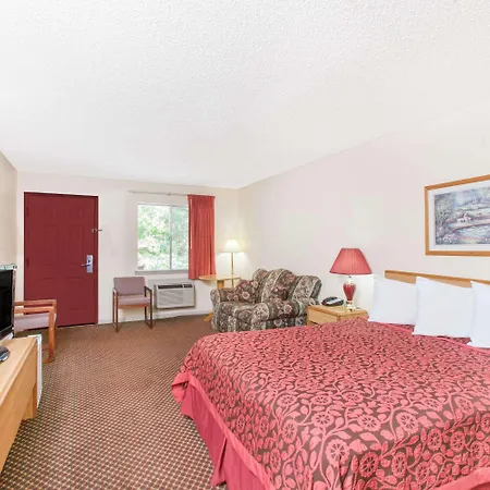 Days Inn By Wyndham Eureka Springs-2