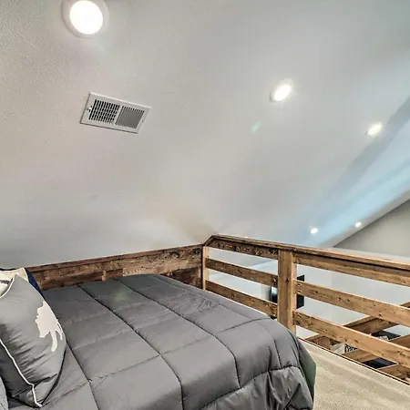 All-Encompassing Lakehouse W/ Modern Accents!-2