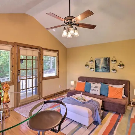 Norfolk Lake Getaway: The Kingfisher W/ Deck-2