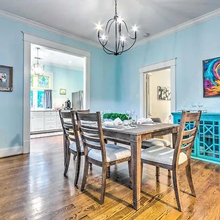 Colorful Cottage W/ Deck ~ 5 Mi To Downtown!-2