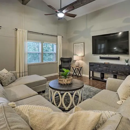 Pet-Friendly Bella Vista Home With Private Deck-2