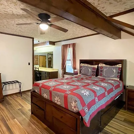 Cozy Hot Springs Village Lodge - Near Lake Desoto!-2