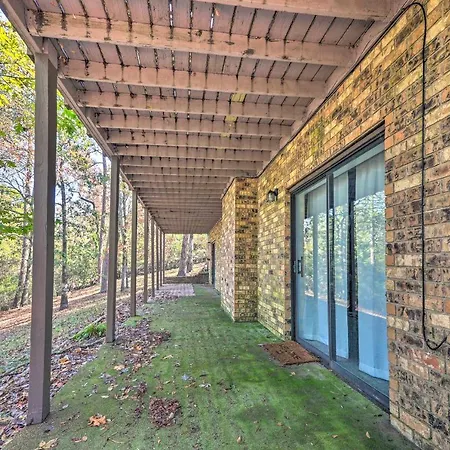 Family-Friendly Hot Springs Hideaway With Yard!-3