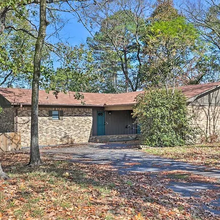 Family-Friendly Hot Springs Hideaway With Yard!-2