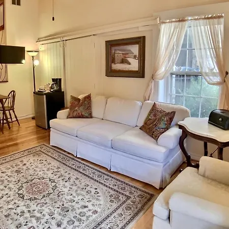 Brownstone Inn - Innkeeper Suite-3