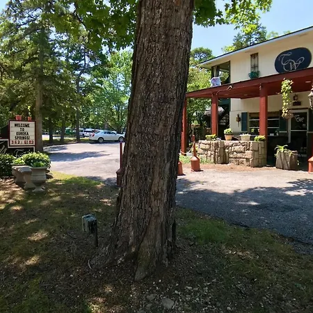 Tradewinds Lodging - French Renaissance Suite 206-3