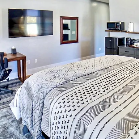 Rock House Suites - South Side Suite-3