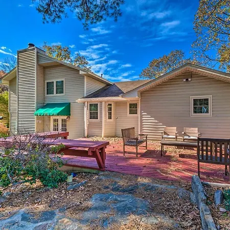 Peaceful Little Rock Abode With Yard And Fire Pit-3