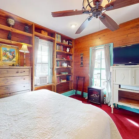Piedmont House - Chantilly Suite-3