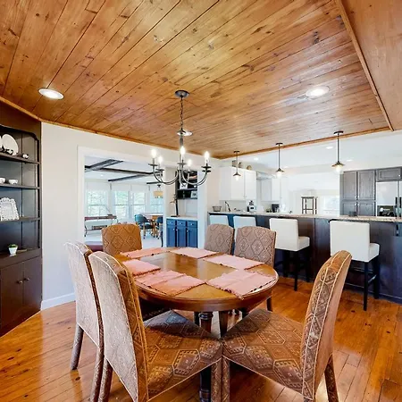 Pine Crest Lodge-3