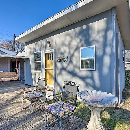 1 Mi To Dtwn Rogers: Convenient Getaway W/ Patio-3