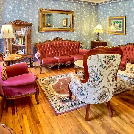 Brownstone Inn - Spring Suite-2