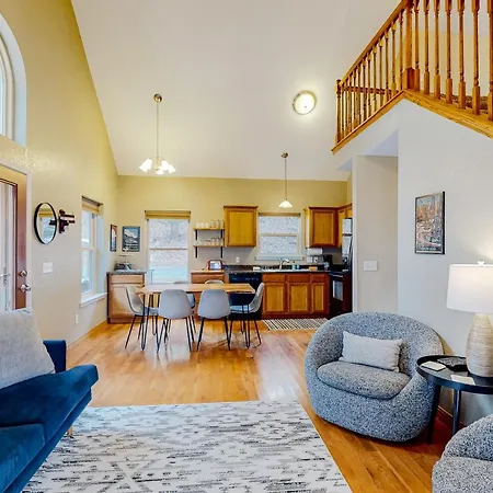 Lakeside Loft-2