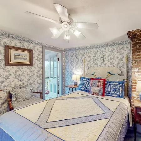 Piedmont House - Room With A View Suite-2