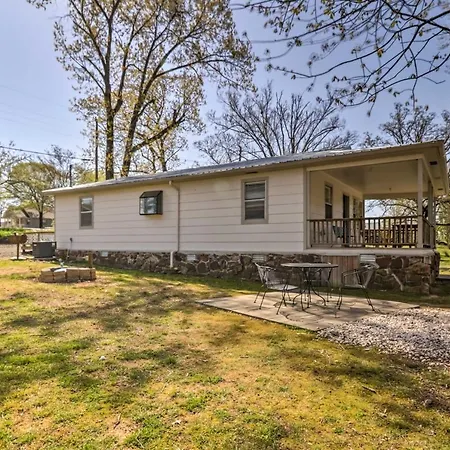 Charming Home W/ Porch: Walk To Greers Ferry Lake!-2