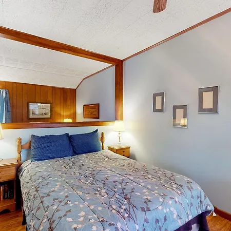 Pond Mountain - Meadowlark Suite-2