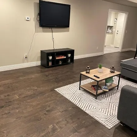 Beautiful Home Fully Equipped, Sleeps 8!-2