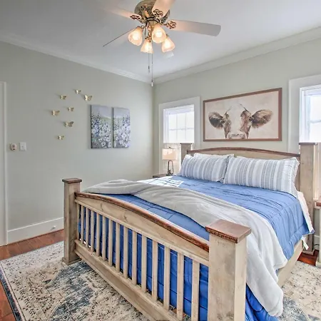 Private Pet-Friendly Retreat With Pool, Near Oaklawn-2