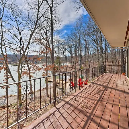 Lakefront Vacation Rental With Deck And 2 Docks!-2