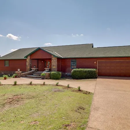 Mountain Views + Shared Pool: Ozarks Family Home-3