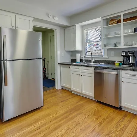 Vibrant Fayetteville Home - Walk Downtown!-3
