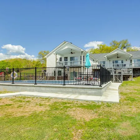 Stunning Lake Hamilton Getaway W/ Hot Tub!-3