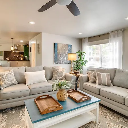 Charming Mountain Home Retreat: Walk To Marina!-3