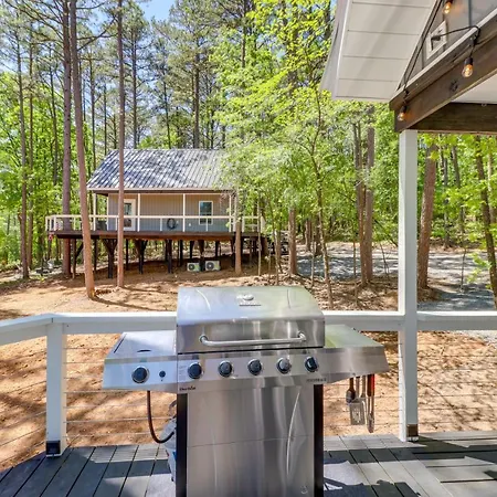 Shirley Treehouse-Style Cabin With Lake Access!-3