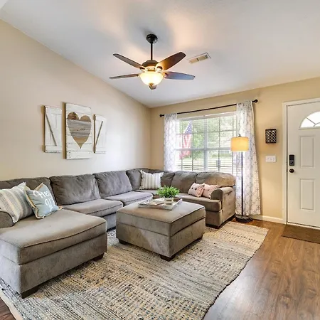 Cozy Fayetteville Vacation Rental Near Campus!-2