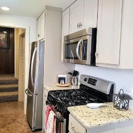 #10-Amazing Three Bedroom Lake House-Pet Friendly-2