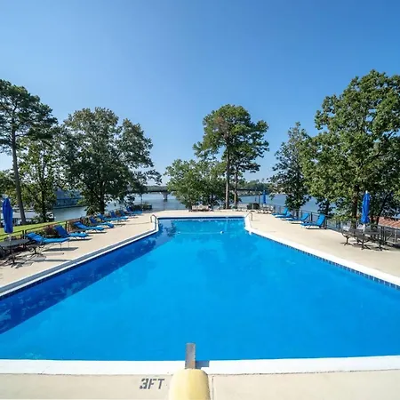 Lake Hamilton Hideaway - Beacon Manor-2