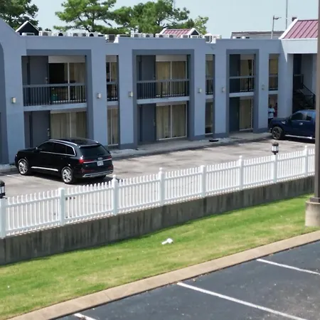 Crossroads Inn & Suites-3