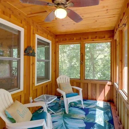 Romantic Mountain View Cabin Rental Near Downtown!-2