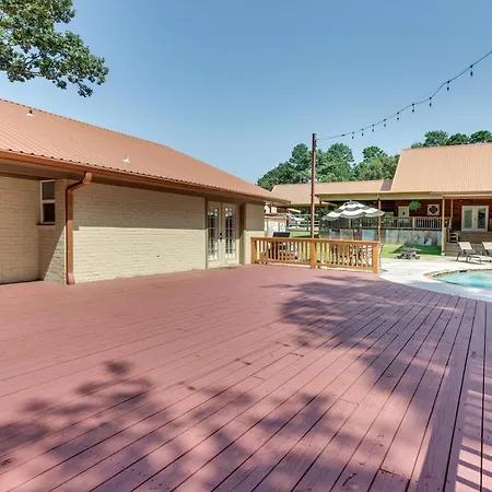 Charming Texarkana Home: Lake & Pool Access!-3