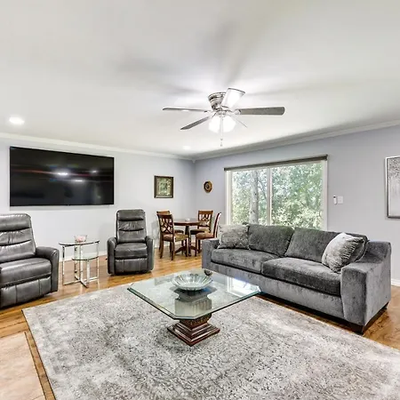 Fayetteville Retreat' On 9 Acres | Gym & Trails-2