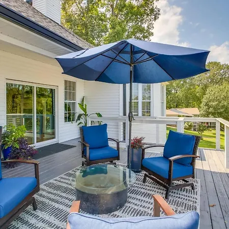 Lakefront Hot Springs Oasis With Pool And Game Room!-3
