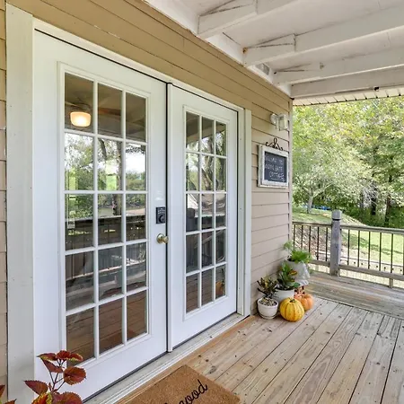Lakefront Cottage By Little Golden Gate Bridge-2